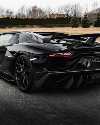 黑莓兰博基尼（黑色兰博基尼aventador）-图1