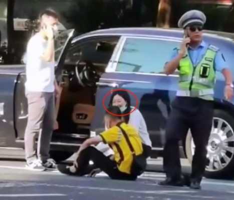 外卖小哥撞到兰博基尼(外卖小哥撞到劳斯莱斯吓哭,车主笑了)-图2 外卖小哥撞到兰博基尼(外卖小哥撞到劳斯莱斯吓哭,车主笑了)-图2