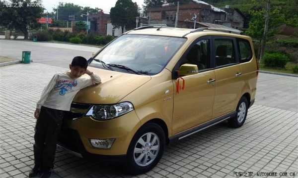 五菱宏光s什么颜色好看理由?五菱宏光s颜色流沙金-图3 五菱宏光s什么颜色好看理由?五菱宏光s颜色流沙金-图3