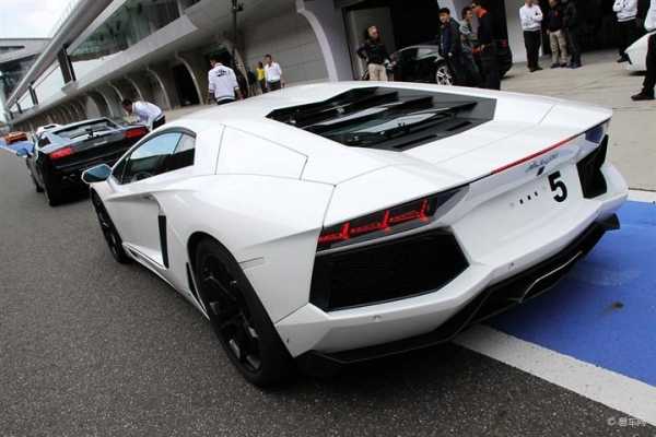 兰博基尼2011aventador的简单介绍-图3