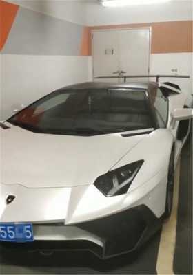 兰博基尼违章停车(兰博基尼路边实拍)-图3 兰博基尼违章停车(兰博基尼路边实拍)-图3