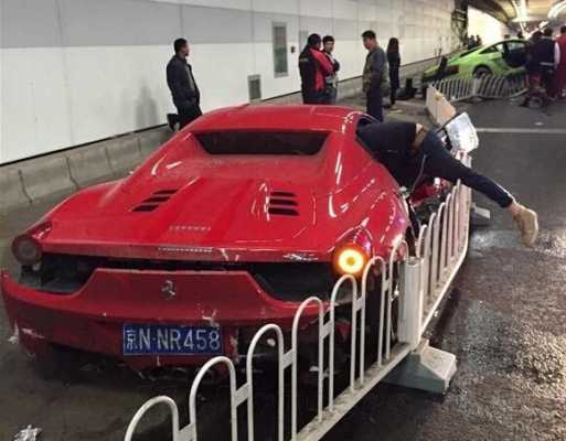法拉利与兰博基尼相撞(法拉利与兰博基尼相撞图片)-图2 法拉利与兰博基尼相撞(法拉利与兰博基尼相撞图片)-图2