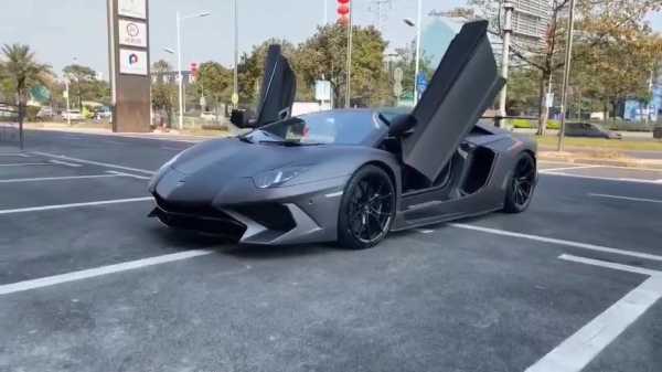 兰博基尼大牛怎样驾驶(兰博基尼大牛多少钱一辆)-图3 兰博基尼大牛怎样驾驶(兰博基尼大牛多少钱一辆)-图3