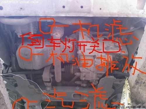 五菱宏光倒车灯开关在变速箱哪个位置？五菱宏光s倒车灯开关