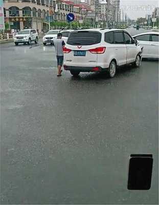 五菱宏光s出现p003c00怎么回事？五菱宏光s车祸视频