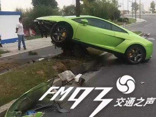 狂追兰博基尼(狂追兰博基尼的女生)-图2 狂追兰博基尼(狂追兰博基尼的女生)-图2