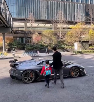 几个孩子抢兰博基尼（兰博基尼可以带孩子吗）
