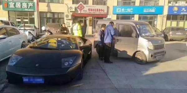 威海兰博基尼快递（威海兰博基尼撞车事件）