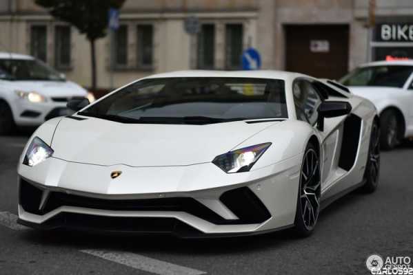 兰博基尼aventador价格(兰博基尼aventadorcoupe)-图2 兰博基尼aventador价格(兰博基尼aventadorcoupe)-图2