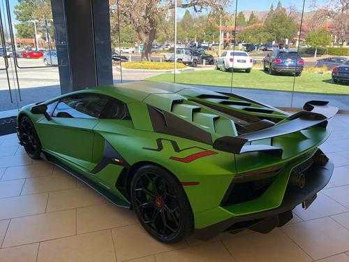 兰博基尼aventador荧光绿(兰博基尼绿色)-图2 兰博基尼aventador荧光绿(兰博基尼绿色)-图2