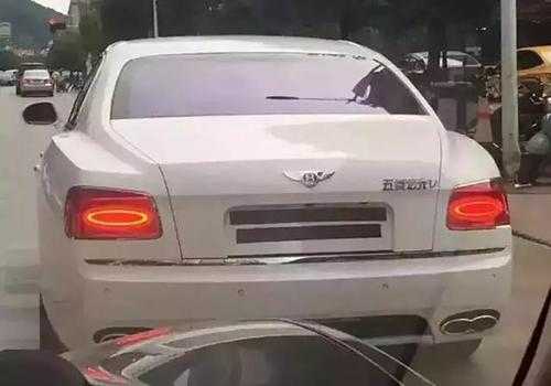 不属于宝马品牌的车？宾利贴五菱宏光车标