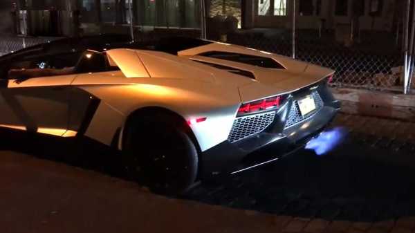 兰博基尼喷火漂移(喷火的兰博基尼aventador s)-图2 兰博基尼喷火漂移(喷火的兰博基尼aventador s)-图2