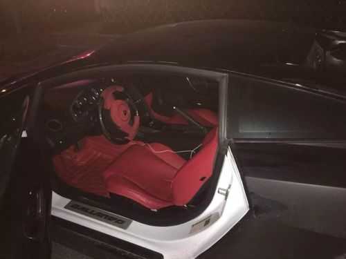 深夜驾驶兰博基尼图片(夜晚驾驶者)-图3 深夜驾驶兰博基尼图片(夜晚驾驶者)-图3