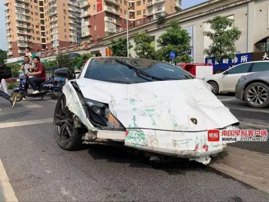 兰博基尼被撞图片(兰博基尼被撞图片真实)-图3 兰博基尼被撞图片(兰博基尼被撞图片真实)-图3