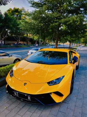 兰博基尼黄金赛车（兰博基尼黄金色跑车）