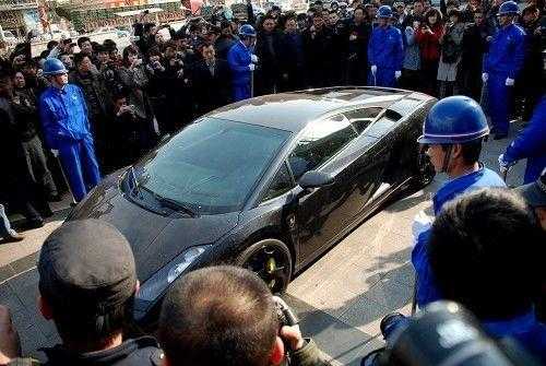 青岛兰博基尼被砸视频(青岛兰博基尼开业)-图2 青岛兰博基尼被砸视频(青岛兰博基尼开业)-图2