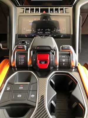 兰博基尼urus轰油门（兰博基尼跑车启动轰油门声音）