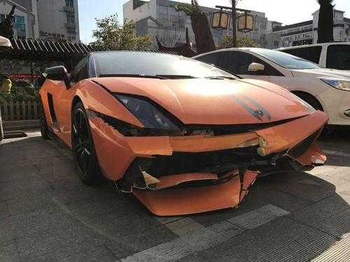 追尾兰博基尼（追尾兰博基尼小牛后保险杠多少钱）