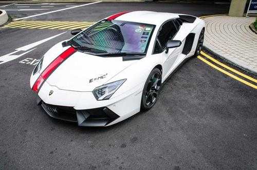 兰博基尼aventador白色(兰博基尼veneno白色)-图2 兰博基尼aventador白色(兰博基尼veneno白色)-图2