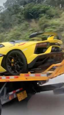 兰博基尼公路超车(兰博基尼公路超车怎么样)-图2 兰博基尼公路超车(兰博基尼公路超车怎么样)-图2