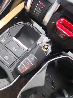 兰博基尼车钥匙怎么插（兰博基尼钥匙孔在哪里）