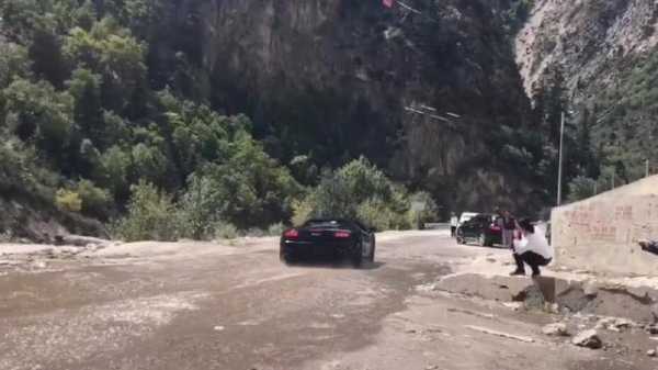 兰博基尼穿越川藏线(兰博基尼过隧道)-图3 兰博基尼穿越川藏线(兰博基尼过隧道)-图3