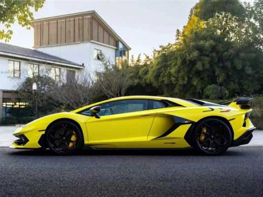 兰博基尼aventador黄（兰博基尼suv黄色报价）