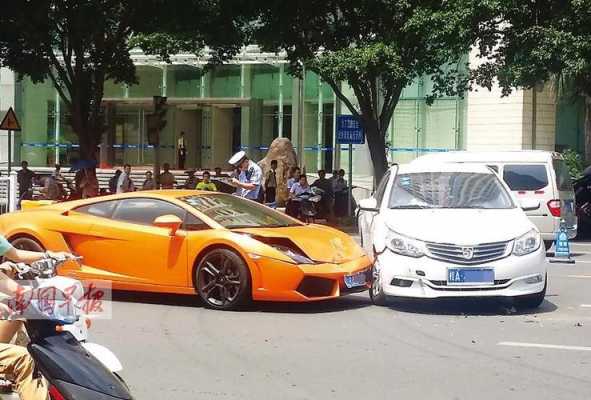 乌鲁木齐兰博基尼视频（乌鲁木齐兰博基尼撞路虎）