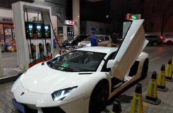 兰博基尼烧机油怎么办(兰博基尼烧油厉害不)-图2 兰博基尼烧机油怎么办(兰博基尼烧油厉害不)-图2