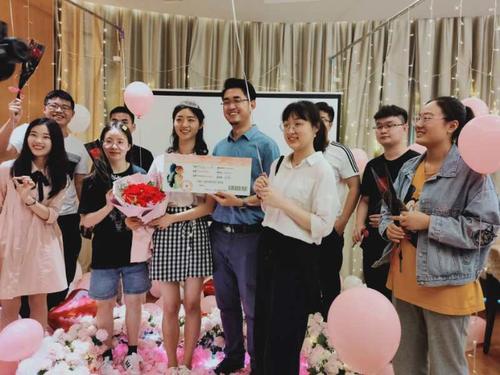 关于兰博基尼快闪求婚的信息-图1 关于兰博基尼快闪求婚的信息-图1