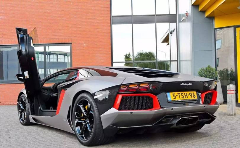 兰博基尼aventatorlf(兰博基尼AventadorLp7004)-图2 兰博基尼aventatorlf(兰博基尼AventadorLp7004)-图2