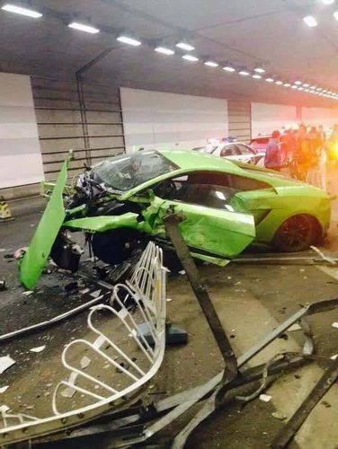 长沙兰博基尼撞车(湖南兰博基尼suv首撞)-图3 长沙兰博基尼撞车(湖南兰博基尼suv首撞)-图3