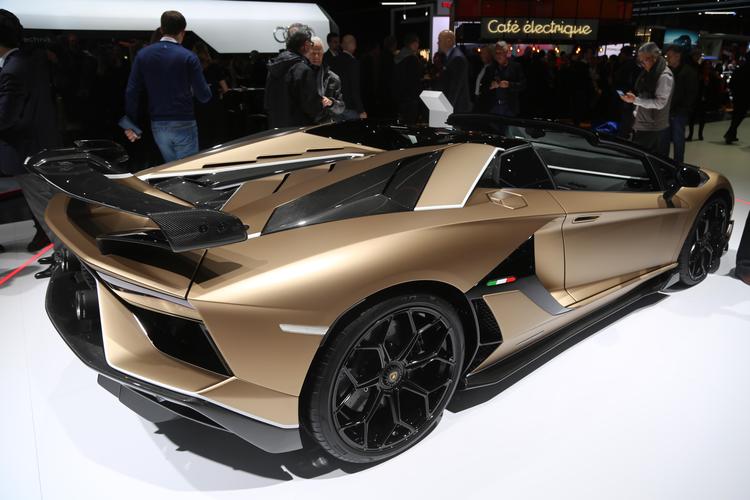 兰博基尼Aventador报价多少(兰博基尼aventador s coupe)-图2 兰博基尼Aventador报价多少(兰博基尼aventador s coupe)-图2