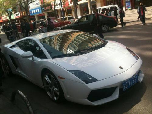 兰博基尼2011款570(兰博基尼2011款多少钱)-图3 兰博基尼2011款570(兰博基尼2011款多少钱)-图3