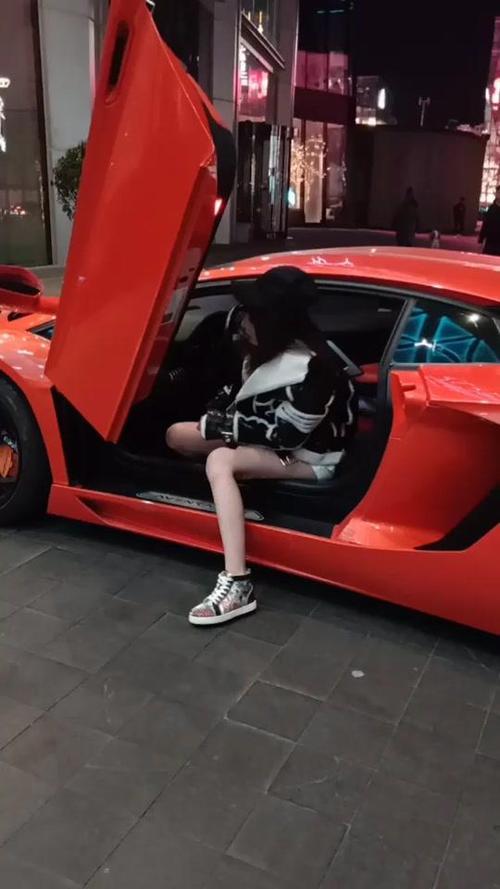 女生的兰博基尼（女生兰博基尼烧烤）