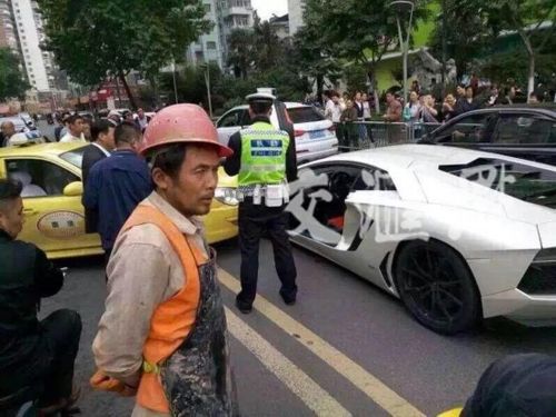 兰博基尼车祸南京(兰博基尼车祸南京视频)-图3 兰博基尼车祸南京(兰博基尼车祸南京视频)-图3