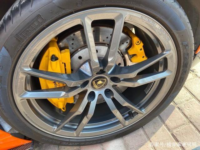 兰博基尼轮胎怎么拆（兰博基尼换轮胎）