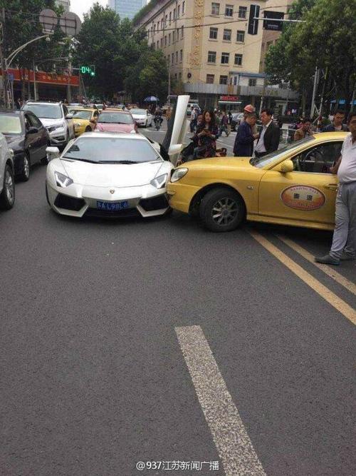 常州几辆兰博基尼(常州兰博基尼撞人最新消息)-图3 常州几辆兰博基尼(常州兰博基尼撞人最新消息)-图3