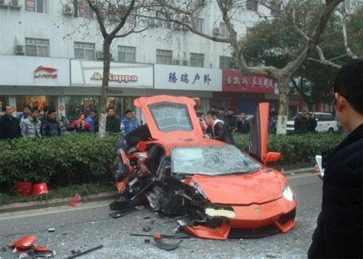 阜阳蓝兰博基尼事故(阜阳兰博基尼4s店)-图3 阜阳蓝兰博基尼事故(阜阳兰博基尼4s店)-图3