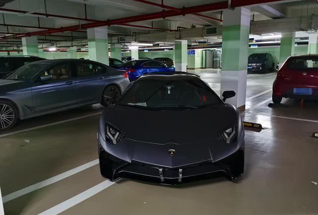 韩国兰博基尼停车（兰博基尼停车位）