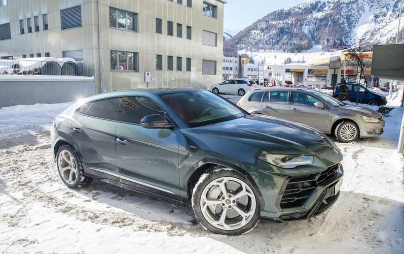 兰博基尼寒冰战车(兰博基尼urus冰雪试驾,第一视角)-图1 兰博基尼寒冰战车(兰博基尼urus冰雪试驾,第一视角)-图1