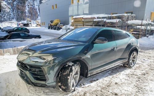 兰博基尼寒冰战车(兰博基尼urus冰雪试驾,第一视角)-图3 兰博基尼寒冰战车(兰博基尼urus冰雪试驾,第一视角)-图3
