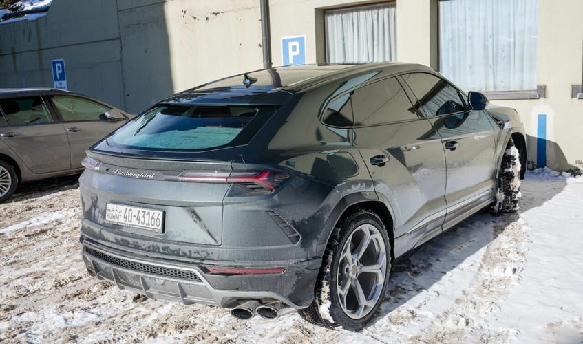 兰博基尼寒冰战车(兰博基尼urus冰雪试驾,第一视角)-图2 兰博基尼寒冰战车(兰博基尼urus冰雪试驾,第一视角)-图2