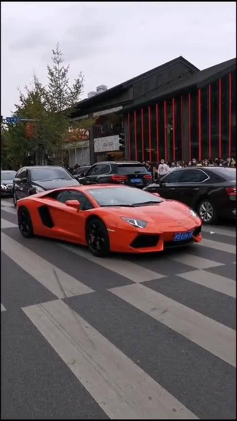 南京街拍兰博基尼(南京街拍兰博基尼事件)-图3 南京街拍兰博基尼(南京街拍兰博基尼事件)-图3