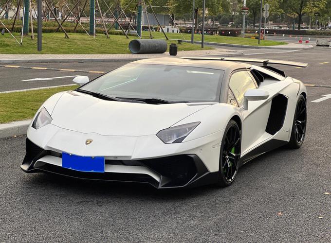 街拍兰博基尼lp700(街拍兰博基尼小牛)-图1 街拍兰博基尼lp700(街拍兰博基尼小牛)-图1