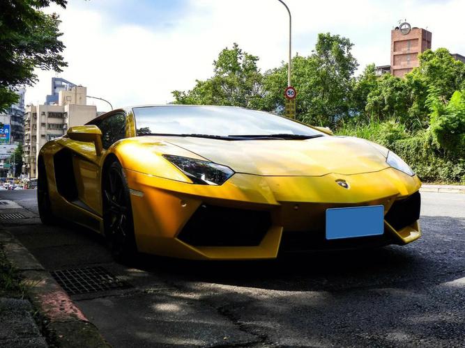 街拍兰博基尼lp700(街拍兰博基尼小牛)-图2 街拍兰博基尼lp700(街拍兰博基尼小牛)-图2
