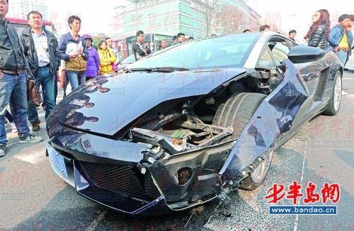 起亚撞上兰博基尼视频(起亚车祸现场图片大全)-图3 起亚撞上兰博基尼视频(起亚车祸现场图片大全)-图3