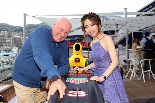 邓紫棋兰博基尼(邓紫棋车展热舞)-图3 邓紫棋兰博基尼(邓紫棋车展热舞)-图3