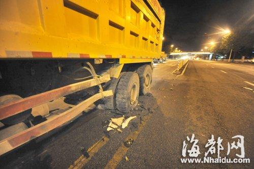 广东渣土车撞兰博基尼(广东渣土车撞兰博基尼事件视频)-图2 广东渣土车撞兰博基尼(广东渣土车撞兰博基尼事件视频)-图2