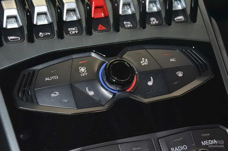 兰博基尼auto模式（兰博基尼运动模式开关图片）